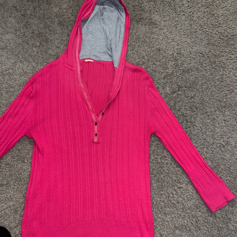 pink sweater